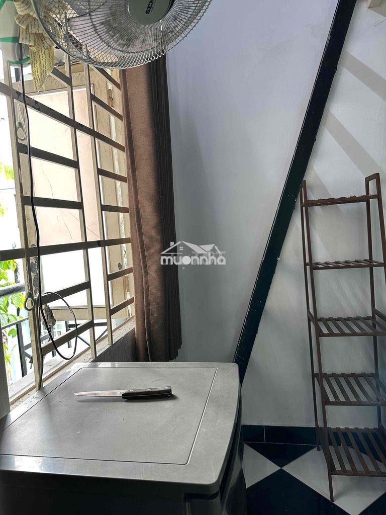 Phòng có gác lửng, có ban công - 3