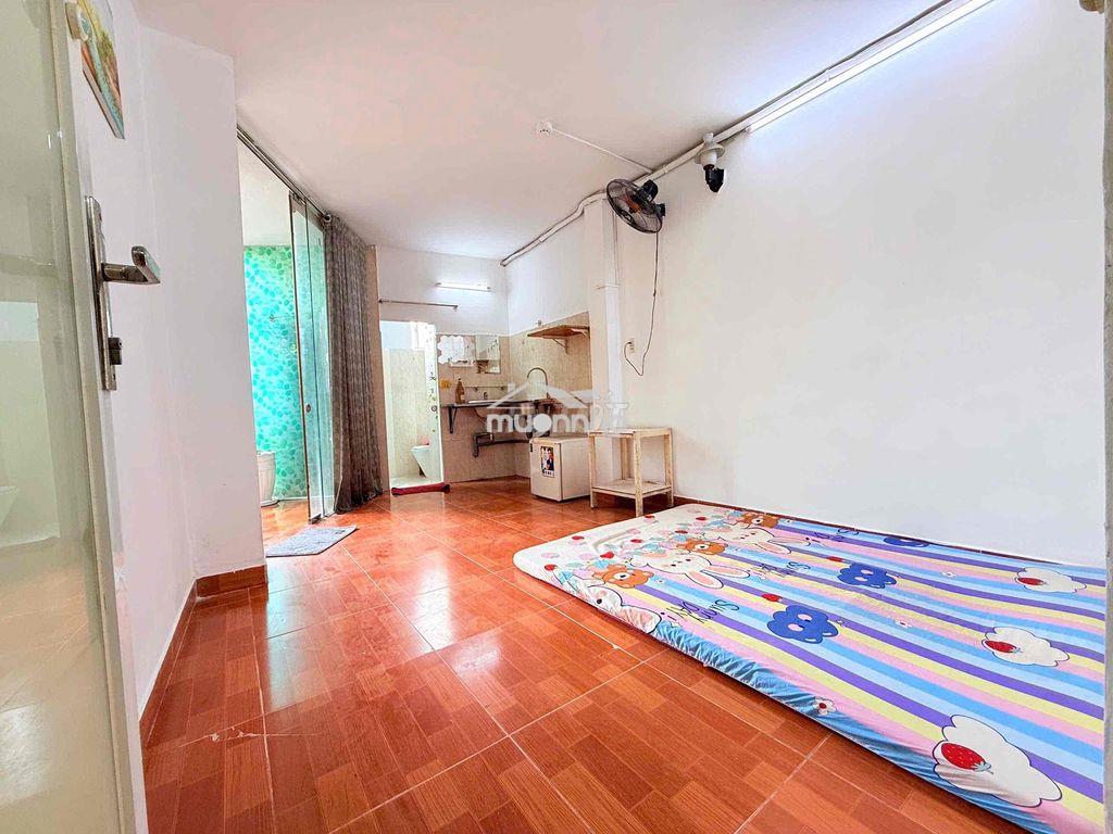 Phòng ban công mặt tiền trường sa view bao đẹp về đêm - Ảnh 3