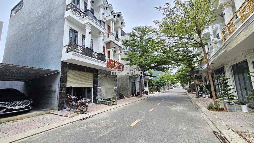 Nhà 2 lầu 1 trệt bình chuẩn,thuận an,bình dương.đường 7m vỉa hè - 4