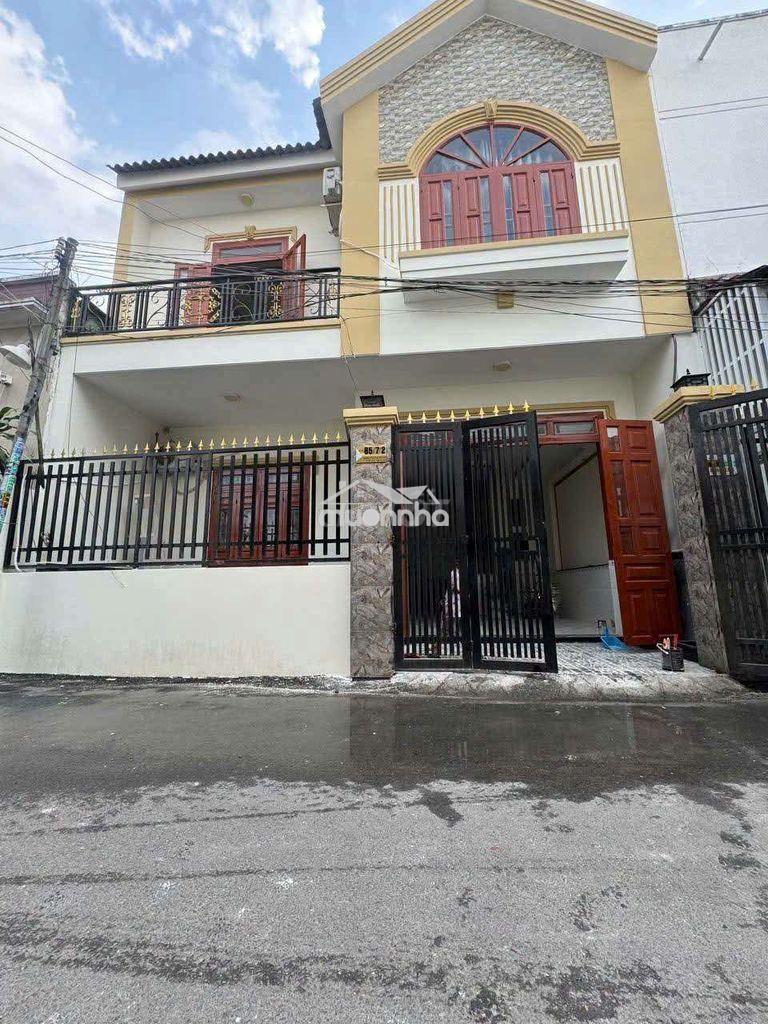 Nhà lầu đường thông gần chợ tân long 