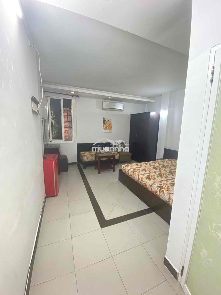 Phòng như hình,đủ tiện nghi,giờ tự do,cửa sổ thoáng,hẻm xe hơi