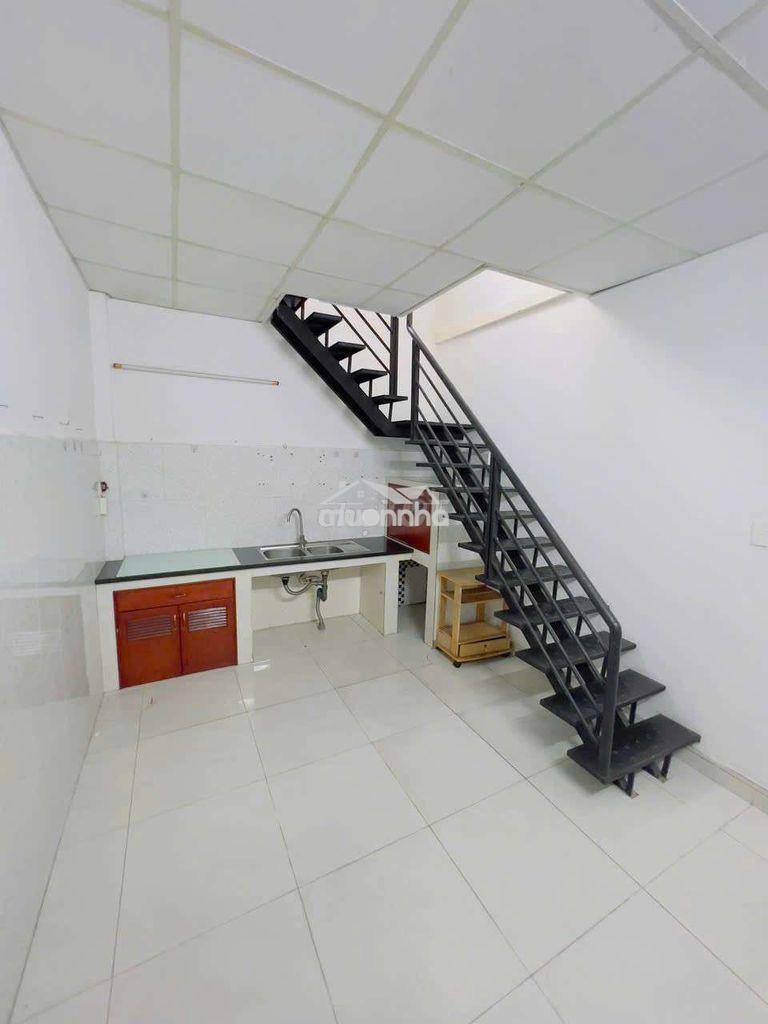 Cho thuê nhà 4.5x18m đúc lửng hẻm 107 ng văn khối gv 2pn2wc giá 10tr - Ảnh 2