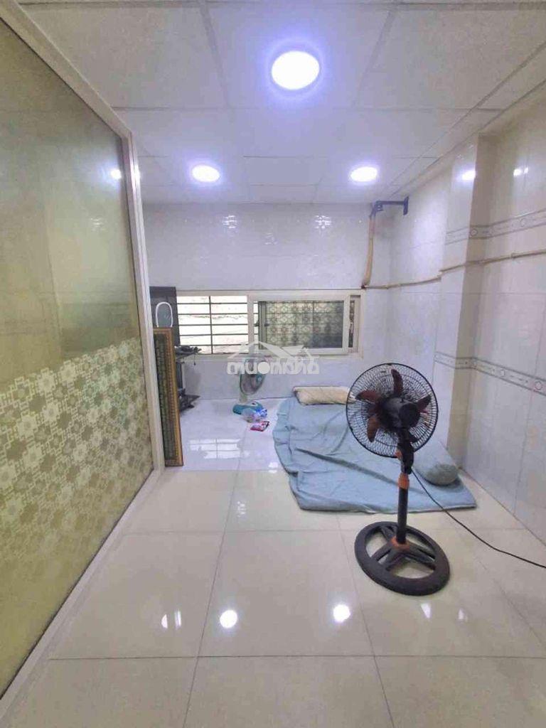 Bán nhà :đường cách mạng tháng 8 p7 tân bình, 20m2 ,3 tầng ,giá 2.8tỷ  - 3