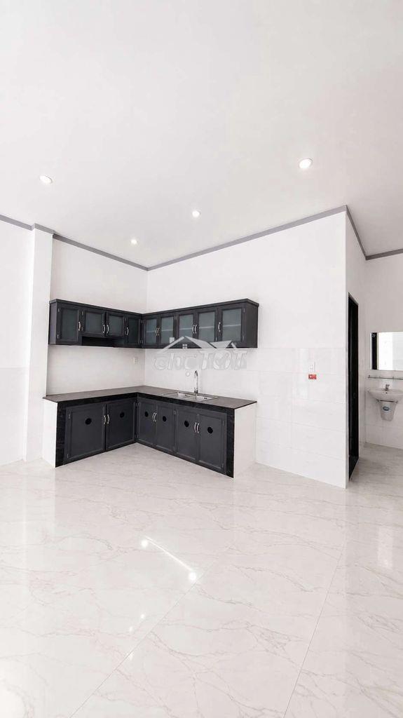 Nhà ngộp cần bán gấp. giá full 1,75 tỷ nhà lầu sổ riêng 3 phòng ngủ - 3