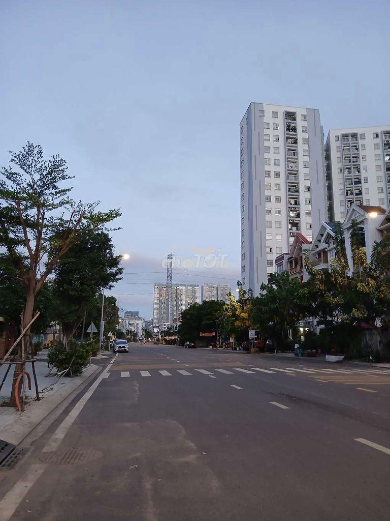 Q7.tp.hcm. cần bán nhà đẹp khu dân cư  phú thuận