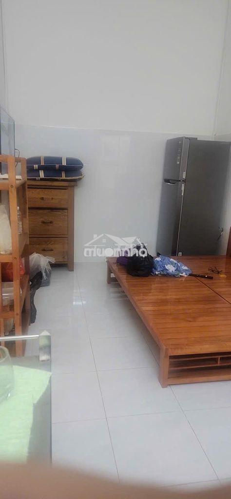 Phòng ngay tt q3.sạch sẽ, an ninh.có lối đi riêng, toilet trong phòng. - Ảnh 4