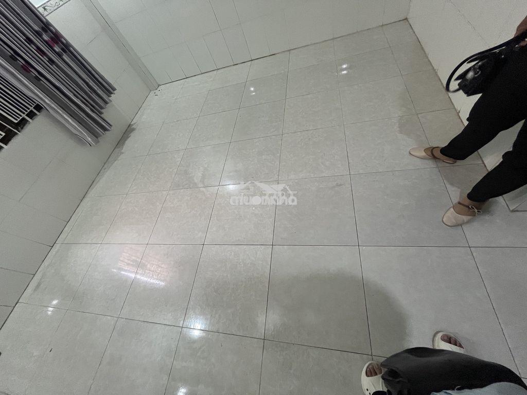 Phòng rẻ gần ueh nguyễn tri phương  - Ảnh 3