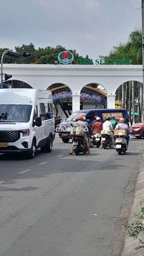 Hòa bình quận 11 kế bên đầm sen khu vực hiếm nhà bán *** 1 căn