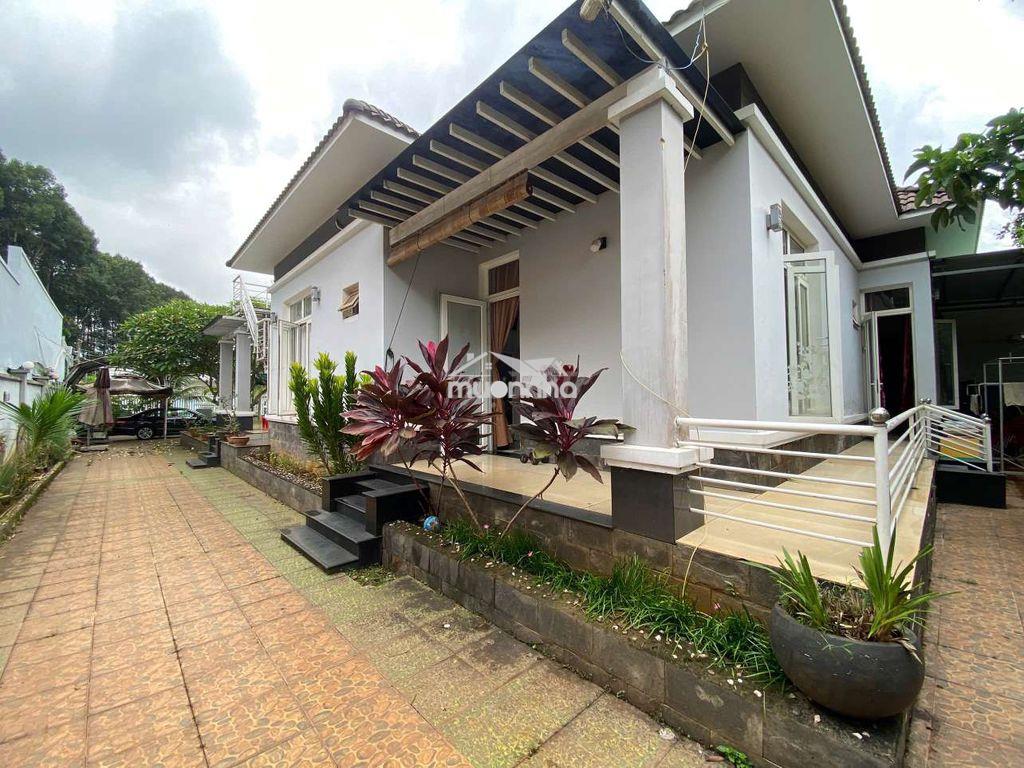 Bán biệt thự mái thái 3 mặt tiền đường nhựa - 1490m2  - 2