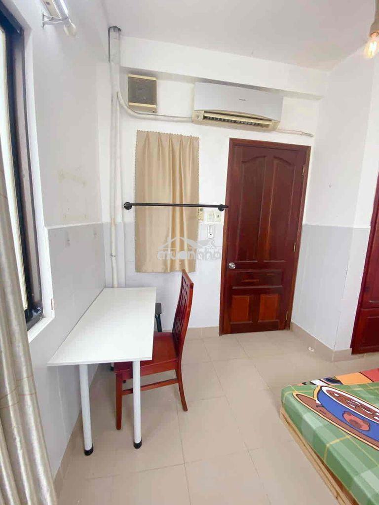 Phòng cửa sổ trời giá rẻ - 2
