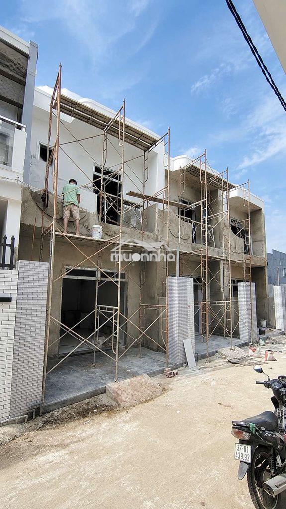 Nhà ngộp cần bán gấp. giá full 1,75 tỷ nhà lầu sổ riêng 3 phòng ngủ - 2