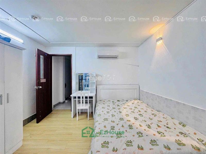 Studio - ban công - tách bếp