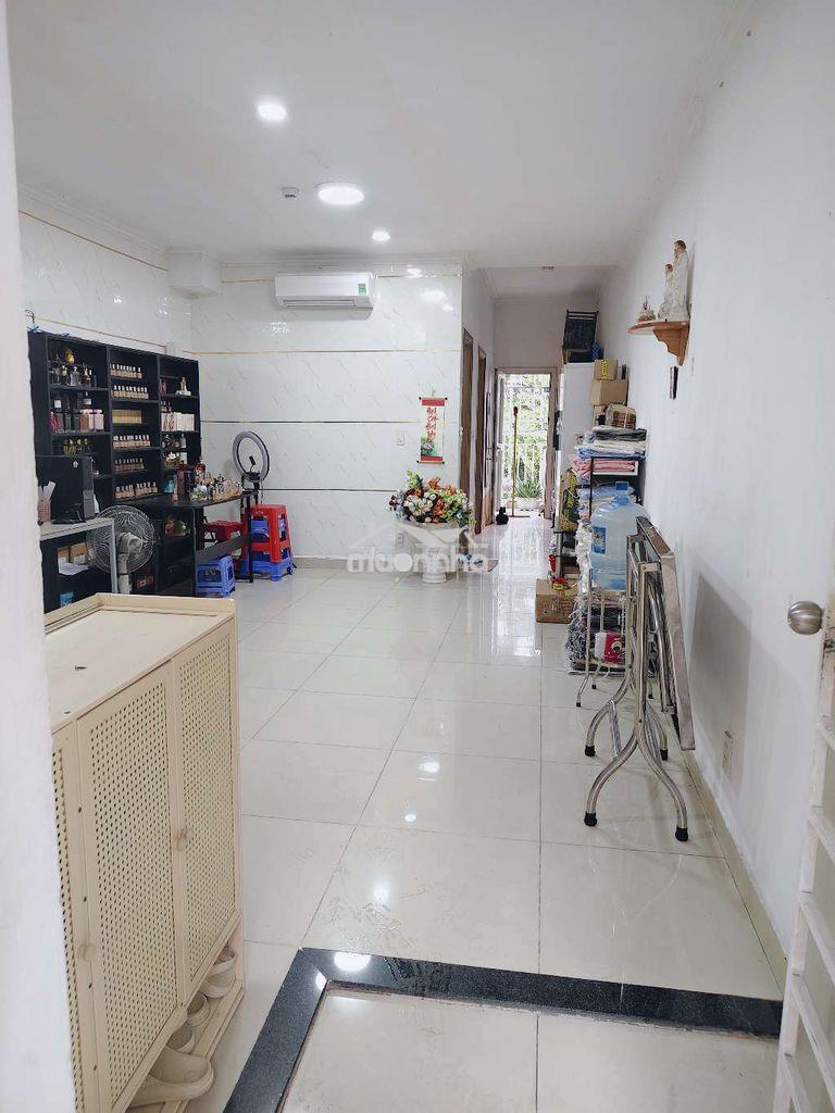 Bán căn chung cư green town bình tân sổ hồng riêng sát chợ trường, cv
