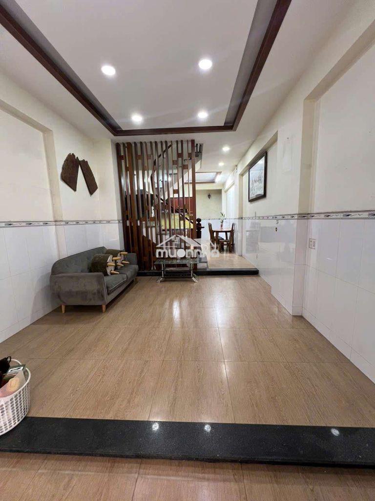 Cho thuê nhà đ/c 196/15 tân sơn nhì - 3 tấm -3pn-4wc- full nt