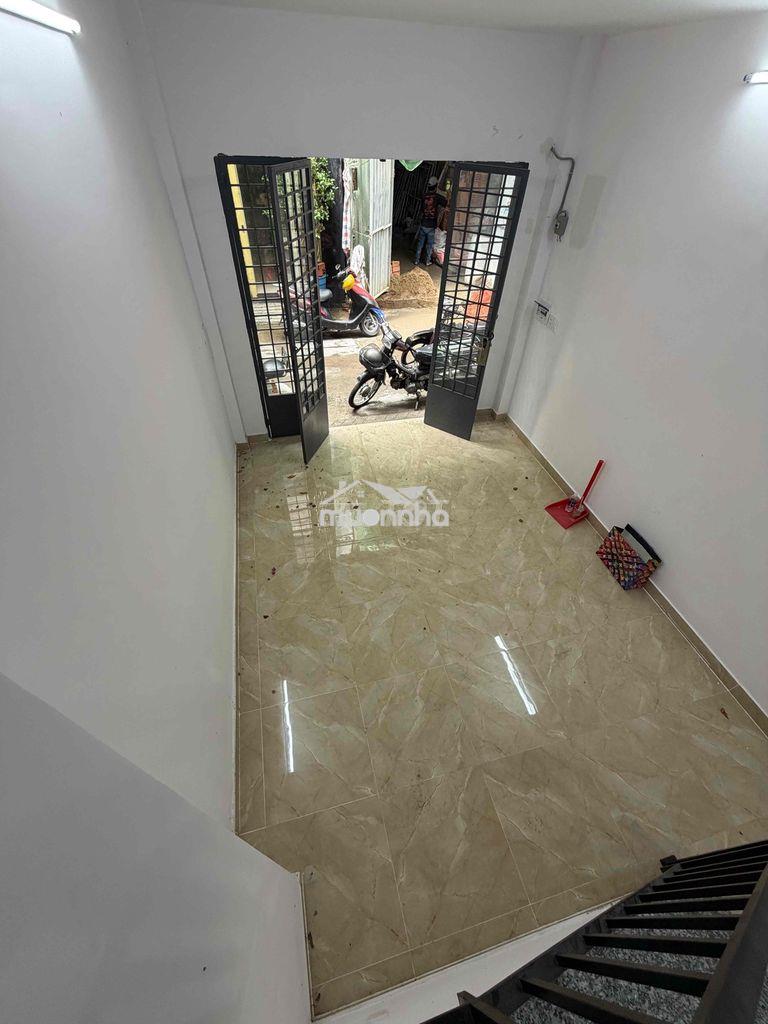 Hẻm xe hơi phan xích long phú nhuận  3.3 x 10.5 m trệt 2 lầu 4pn 3wc