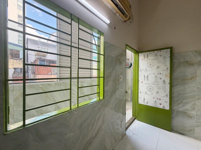 Cho thuê phòng dạng duplex cửa sổ trời - sẵn nội thất ngay bùi đình tuý