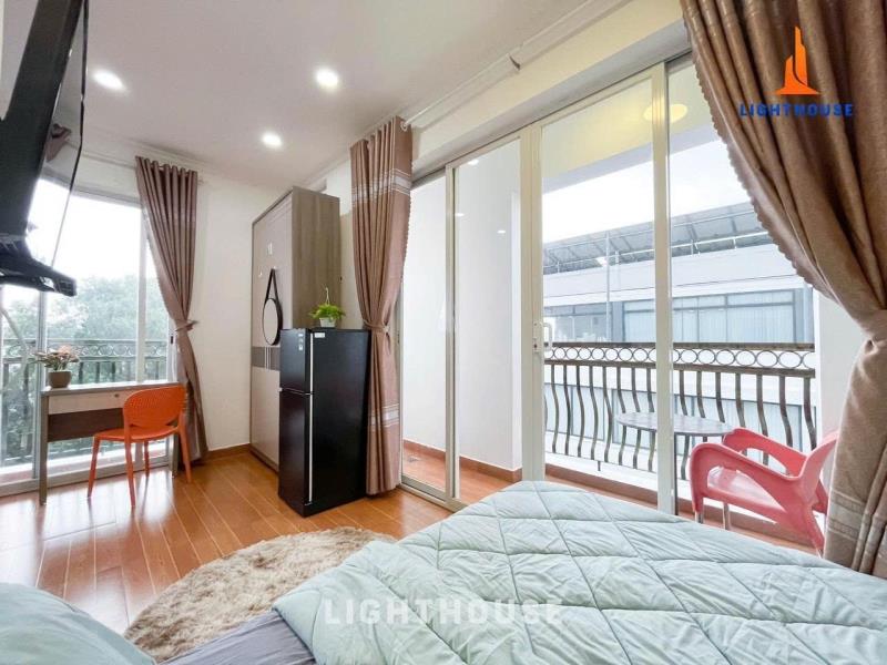 Cho thuê căn hộ studio ban công 2 mặt tiền ngay khu k300 gần vòng xoay lăng cha cả và chợ hoàng hoa thám