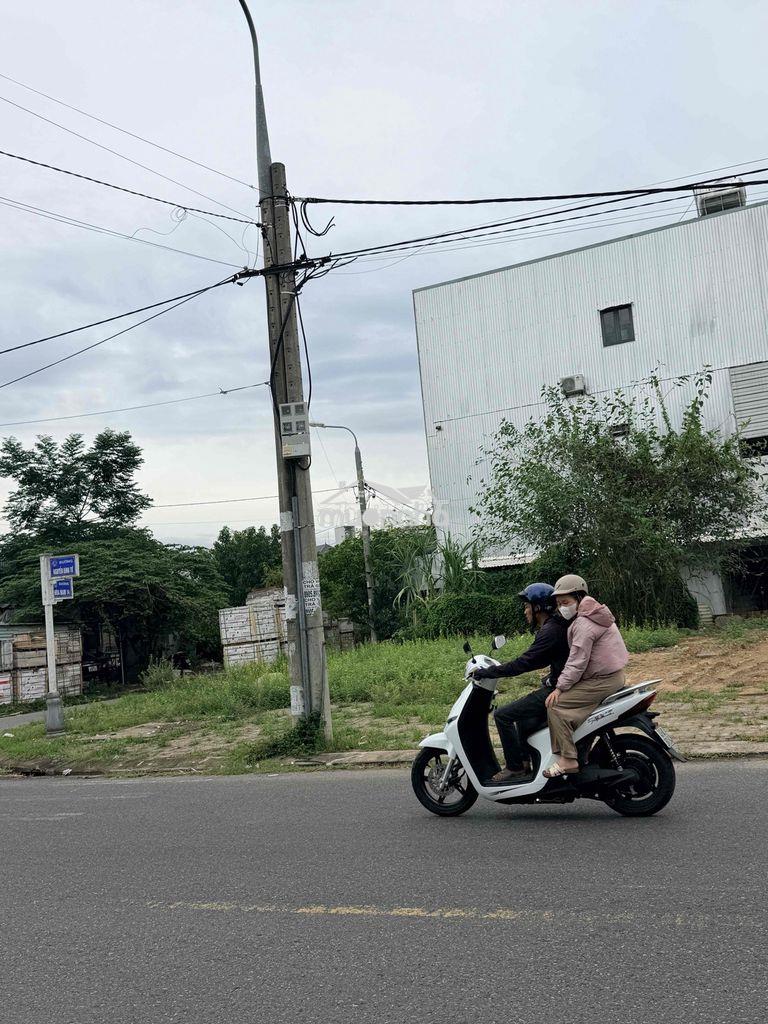 Nằm ngay trên trục đường 10.5  m}, khu dân cư dân trí cao, an ninh tốt - 3