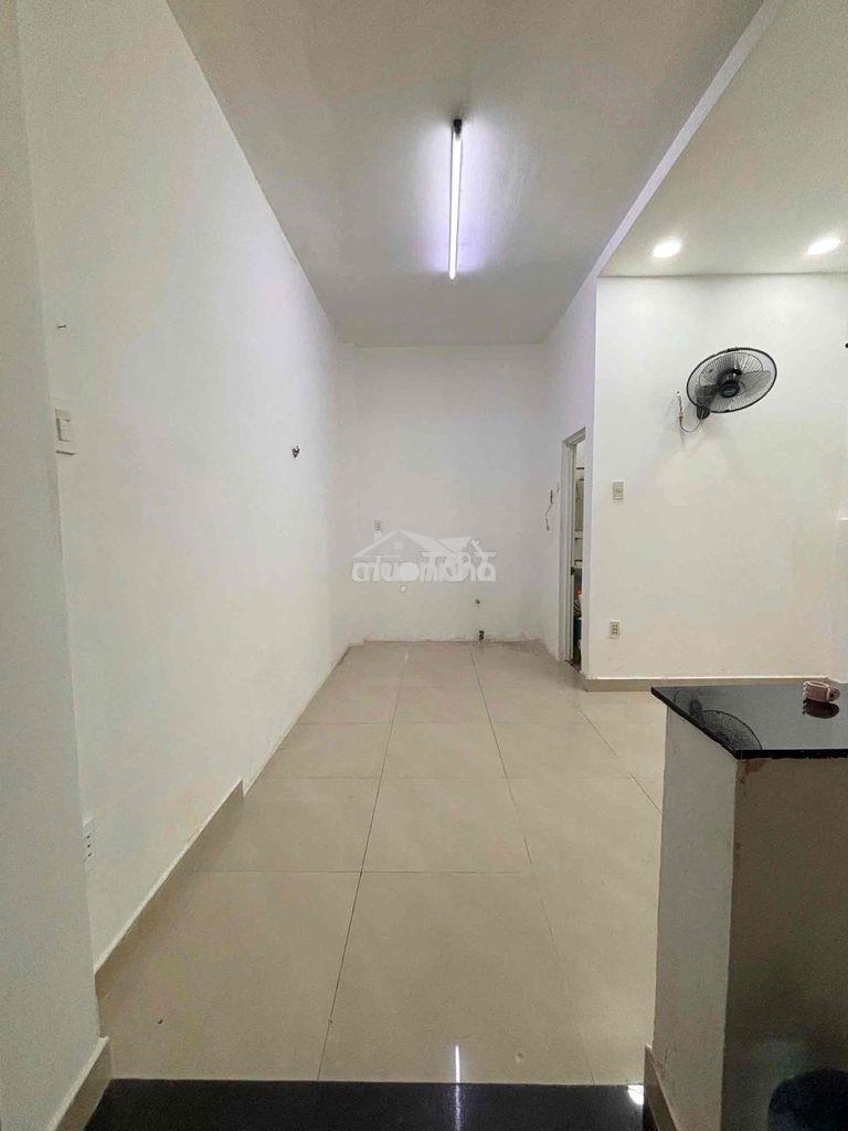 Nhà 4 phòng ngủ 4x10 sư vạn hạnh. hẻm xe hơi - Ảnh 4