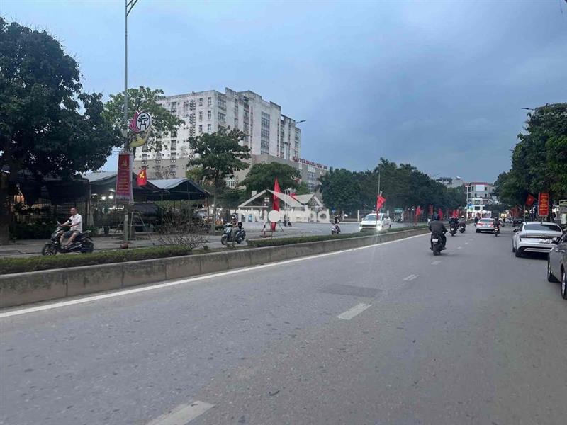 Vị trí vàng, tặng nhà , đường trục 25m. k quy hoạch, dòng tiền