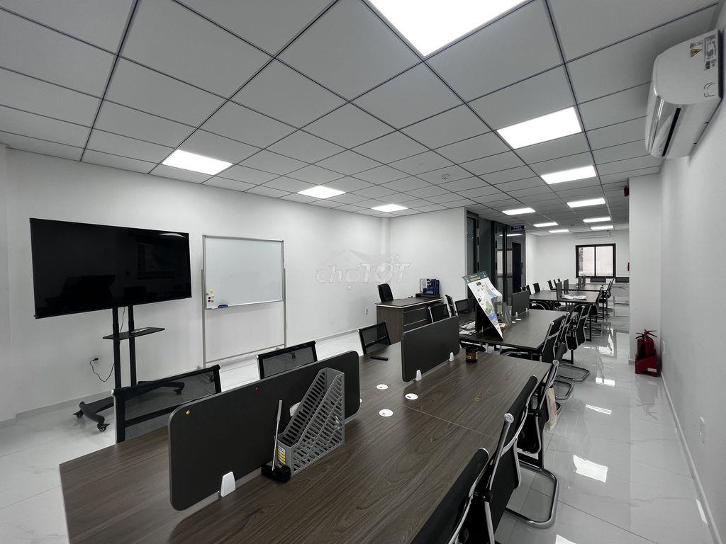 Shophouse mặt song hành 3sàn 225m2 giá 25triệu, có thang máy, máy lạnh - Ảnh 2