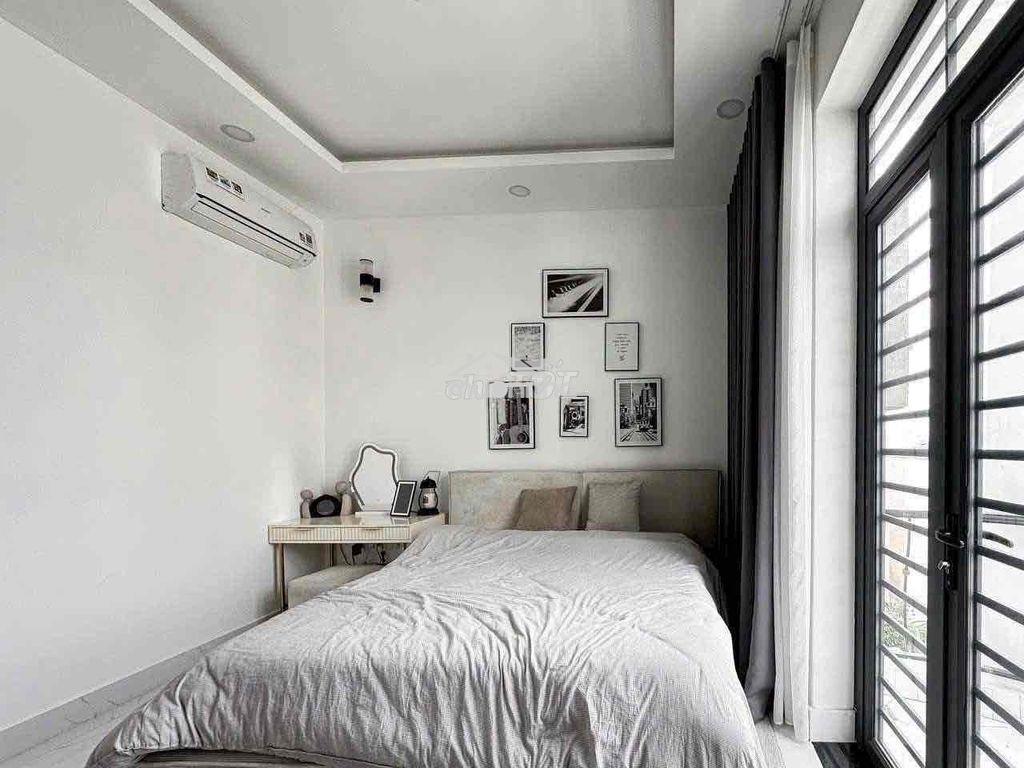 Nhà 1 trệt 2 lầu sân thượng gồm 4pn 4wc sẵn nội thất gần lã xuân oai - Ảnh 2