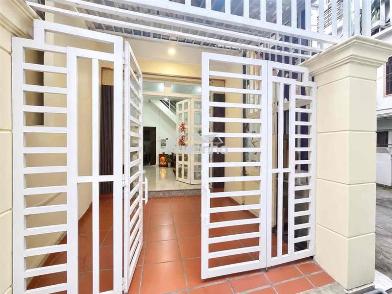 Bán nhà giáp quận 1, 70m2 nhỉnh 6 tỷ, ngang hơn 4m nở hậu, 2 tầng 3pn