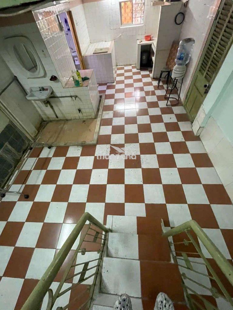 Căn hộ (4×18)×2tầng.3pn
- lầu 1 thang bộ  q5