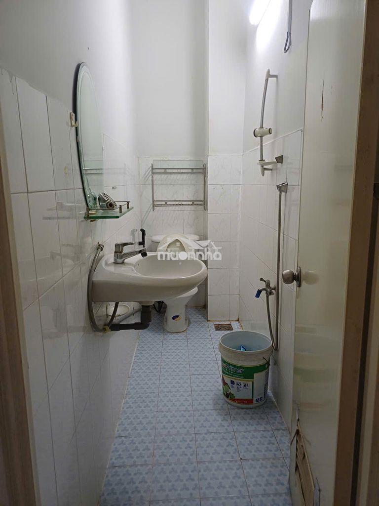 Nhà nguyên căn 1 sẹc q11 sạch sẽ y hình hẻm thông 4m, 3 p. ngủ, 4.3x12 - Ảnh 2