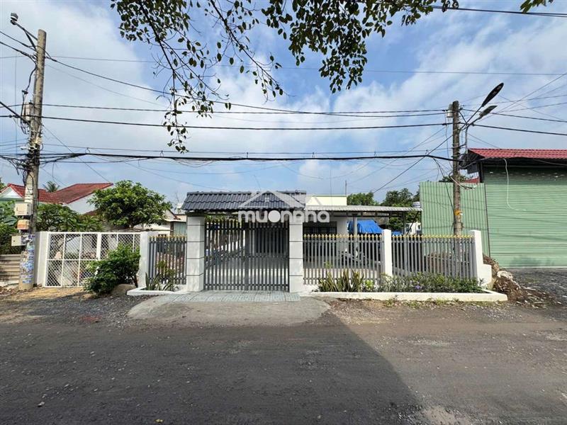 Nhà vườn thạnh xuân 52. dt 10x39m có 3pn sân xe hơi giá  12tr tháng