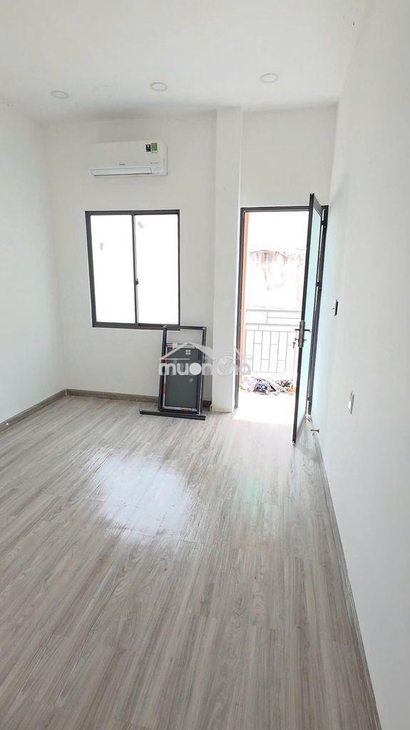Studio ban công đường 3/2 5 phút ra đến vạn hạnh mall tầng 2 siêu rộng