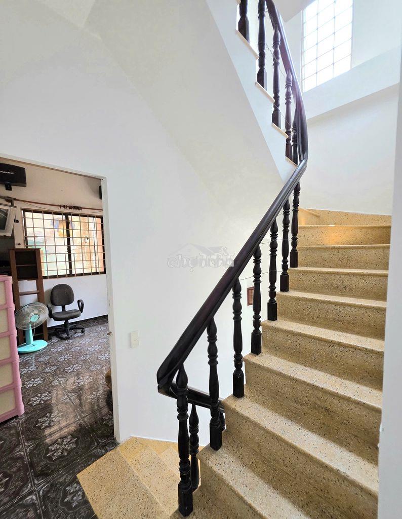 Nhà nguyên căn đường cmt8, 2pn 11tr - 4