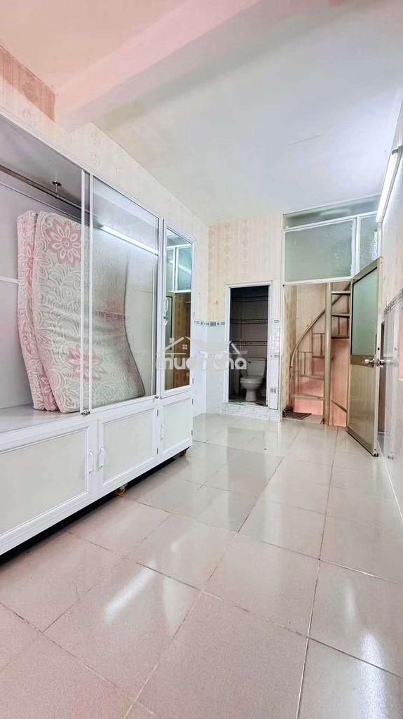 Bán nhà nhỏ ngay chợ bà chiểu  - Ảnh 3