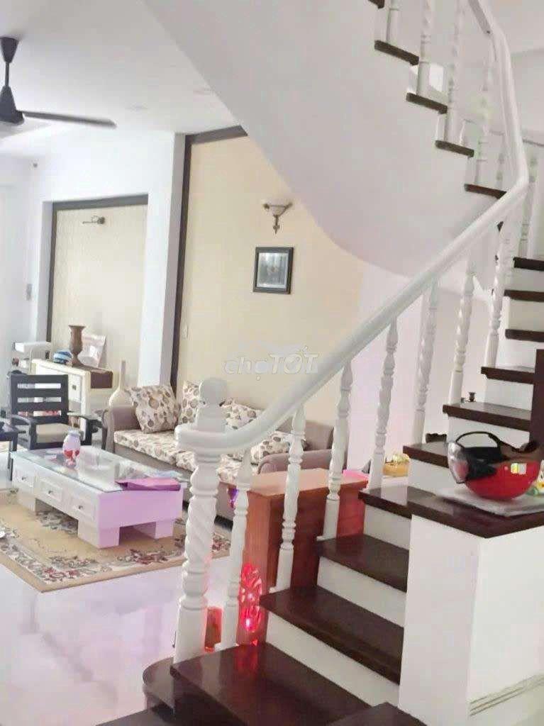 Nhà đầy đủ nội thất 1 trệt 3 lầu 5x18m 3 phòng khu phú mỹ phạm hữu lầu - 2