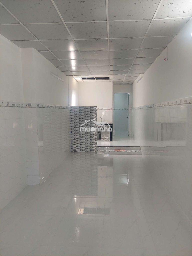 Cho thuê nhà mặt tiền chợ c2 đường phạm hùng dt.3m2×14m } 1 phòng 1 wc - Ảnh 2