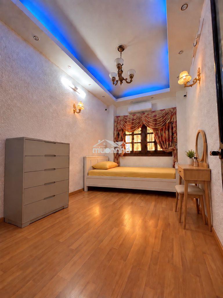 Nguyên lầu 1 cmt8 phạm văn hai