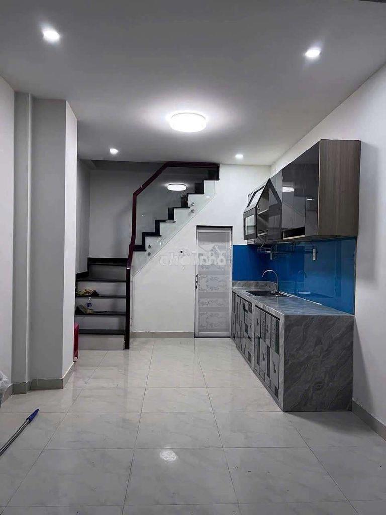 Nhà hxh 180 bùi văn ba 4 tầng căn góc thoáng mát
