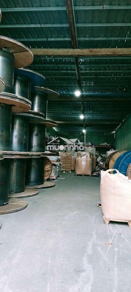 Cho thuê 400m2 tân phước khánh đường container có bình điện