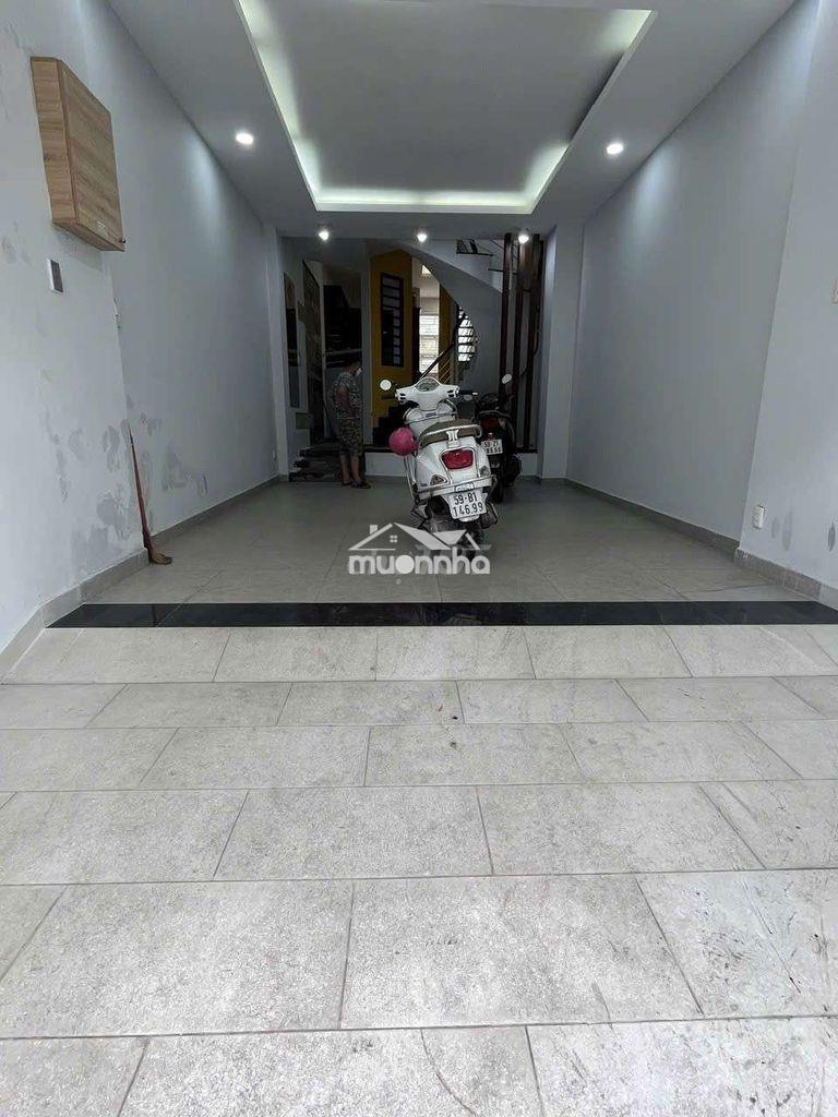 Nhà nguyên căn 2 lầu 4pn hxh lâm văn bền 