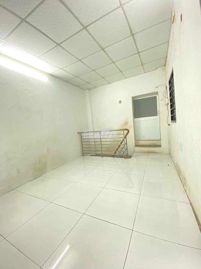 Cho thuê nhà q5 giá 7tr hẻm xe hơi phó cơ điều 5 x 3 trệt,lầu ban công - Ảnh 4