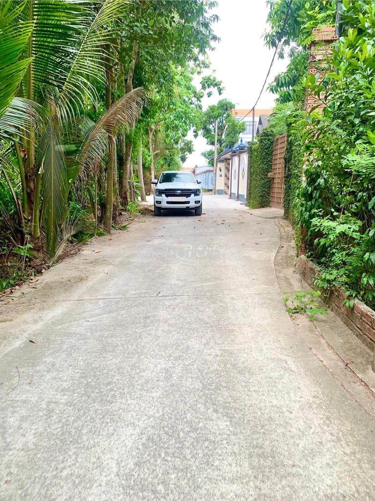 Nhà bình nhâm sân ô tô 175m2