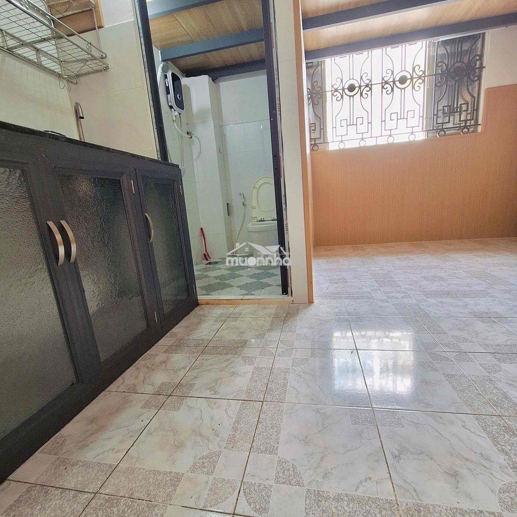 Phòng gác cửa sổ trời full nội thất gần ngã 4 bảy hiền - Ảnh 4