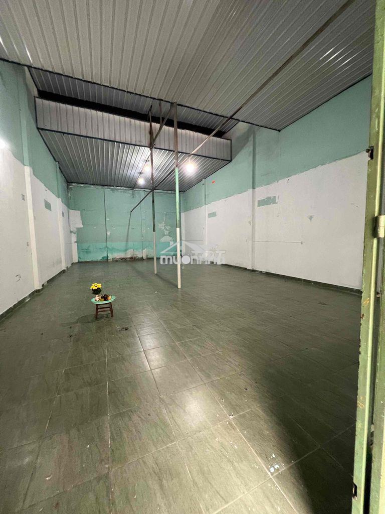 Cho thuê nhà kho 8x18m trống suốt 22tr