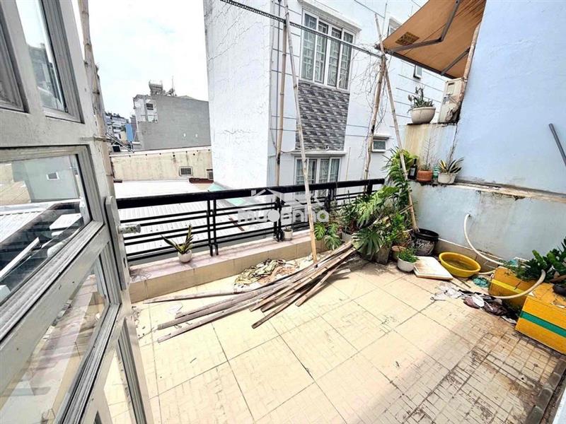 Ngang 4.2m - 40m2 - 4pn 3 tầng btct sát quận 1 - sát mặt tiền