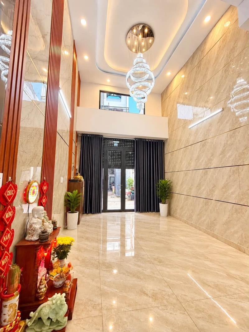 Chỉ 8.2 tỷ nhà mới 5 tầng dts 200m² hxh thông gần aeon mall - Ảnh 4