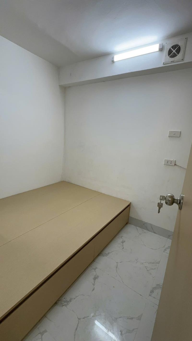 Cho thuê căn hộ tập thể 40m2 - 2 ngủ -   phố bùi ngọc dương giá 7tr5 - Ảnh 4
