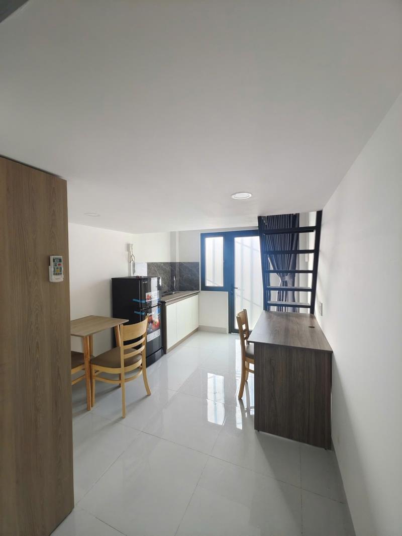 Cho thuê căn hộ duplex balcon rộng 30m2 ngay phan văn trị, thuận tiện di chuyển sang gò vấp, phú nhuận - Ảnh 2