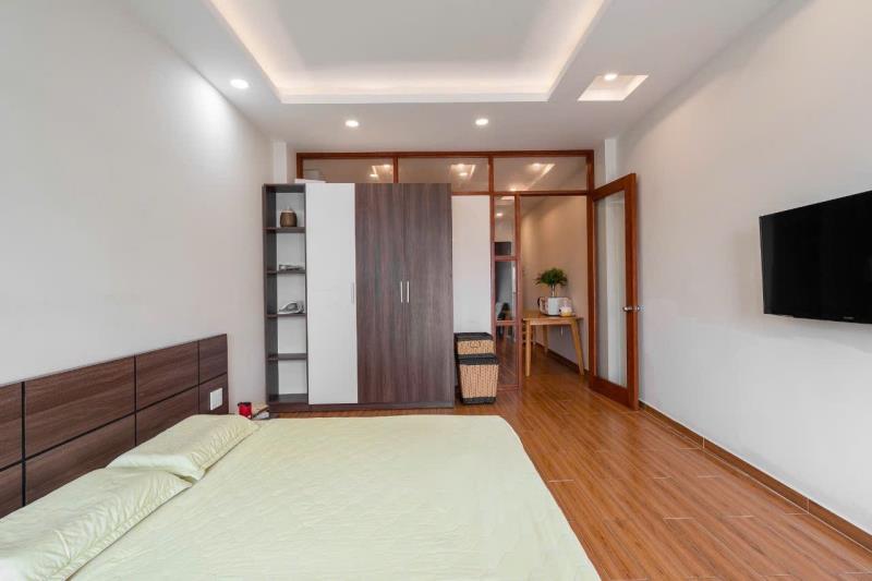 Thuê ngay căn hộ 1pn ngủ - ban công 40m2 rộng thoáng - hiện đại - ngay ngã tư hàng xanh - an ninh cao  - Ảnh 2
