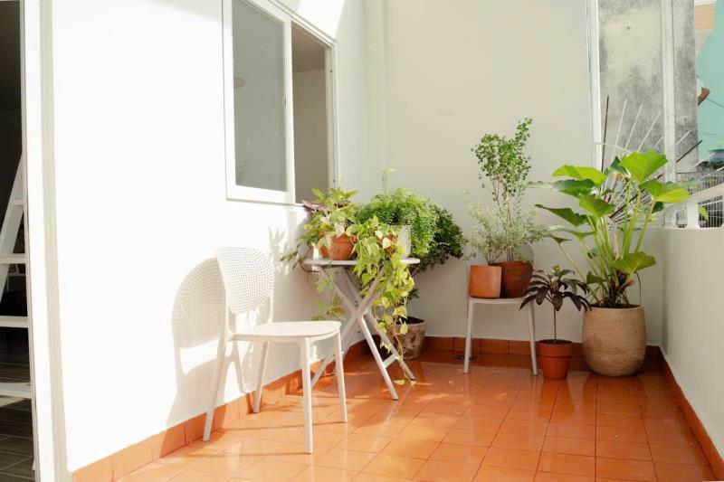 Cho thuê phòng trọ mới gác cao ban công lớn cửa sổ thoáng có sofa full nội thất đường điện biên phủ gần hàng xanh tiện qua quận 1 , quận 2, quận 3 - Ảnh 2