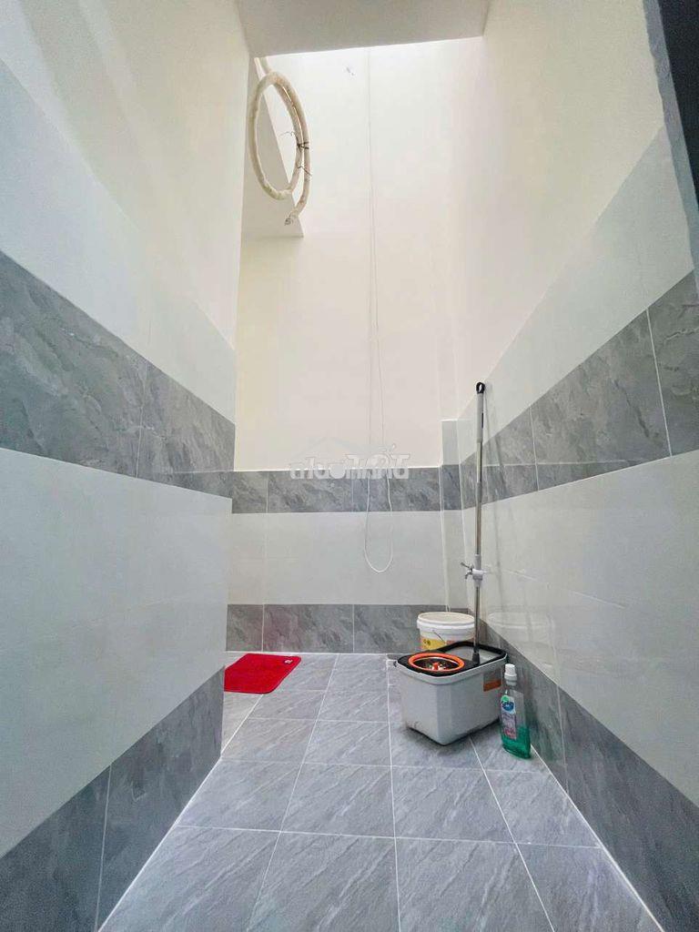 Nhà đẹp vào ở liền sát bên chợ đầu mối hoc môn - Ảnh 3
